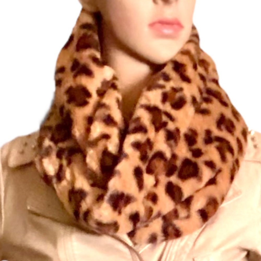 🎄NEW! Leopard Print Infinity Scarf 🎁